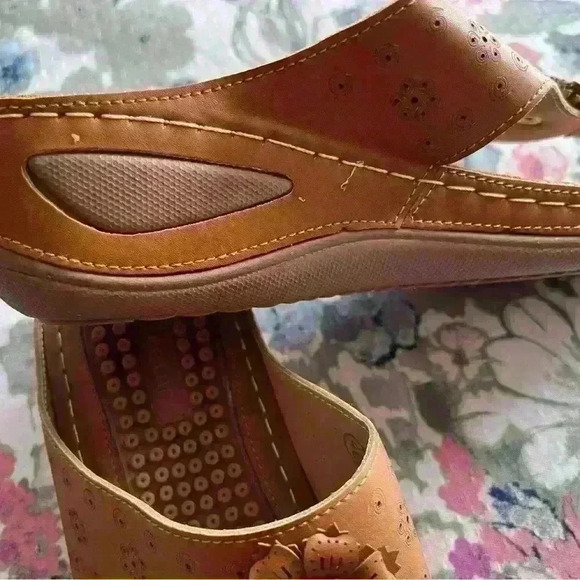 Women slip on sandals size 8 never worn - Picture 4 of 4